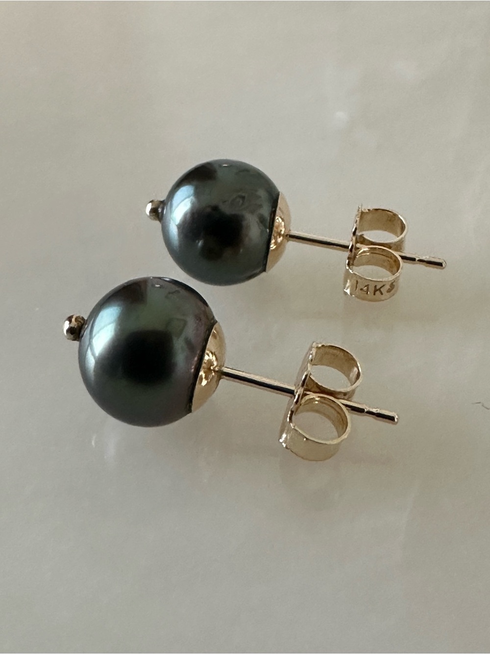 14k Yellow Gold Black Pearl Stud Earrings